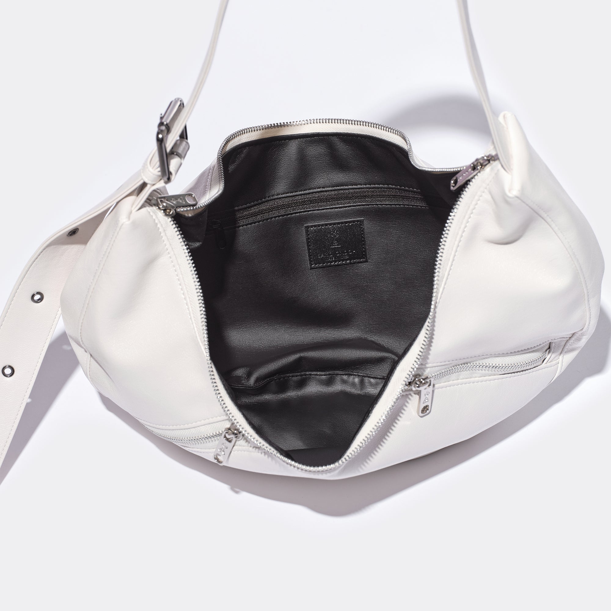 apple sling bag M goat cream