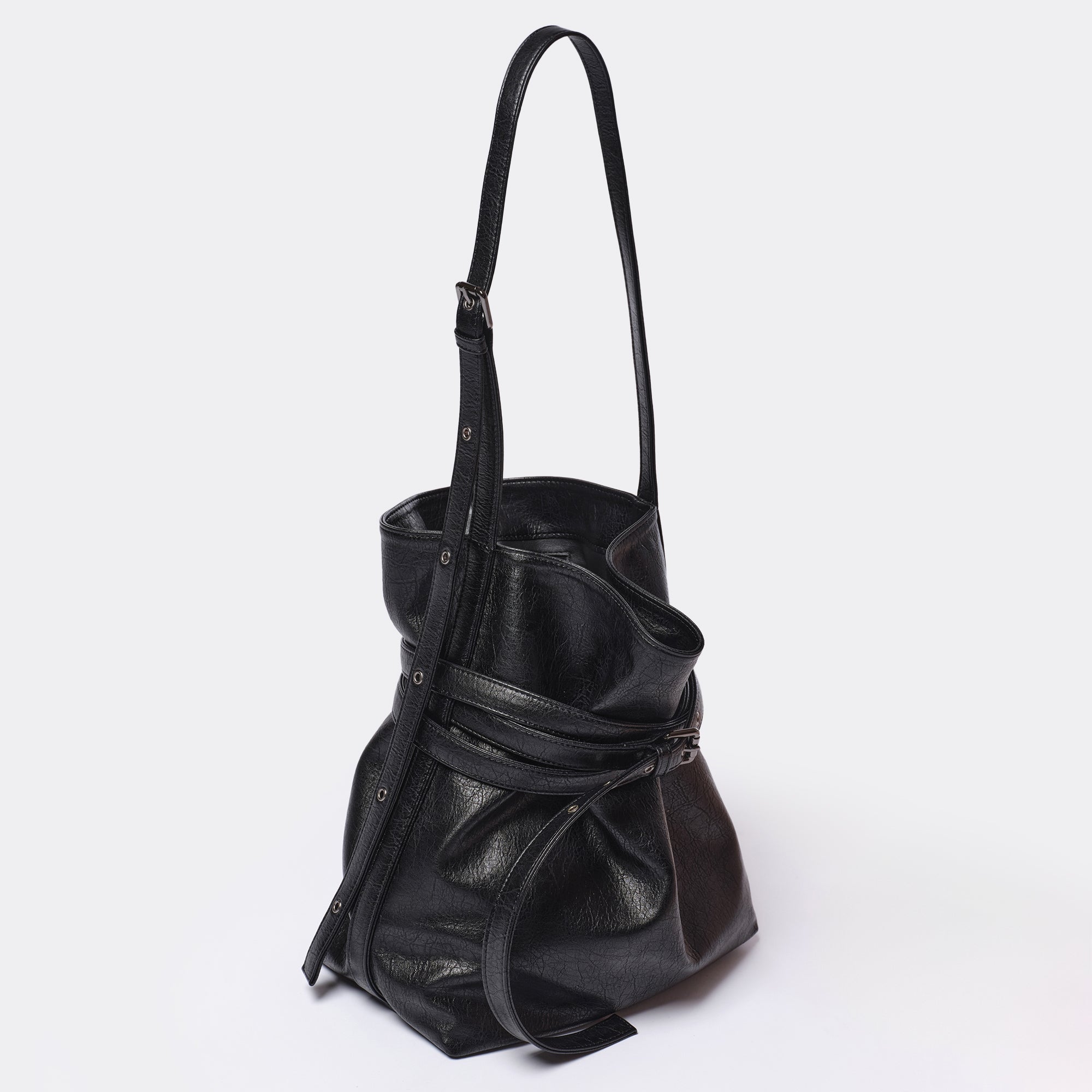 belt bucket bag M savage black