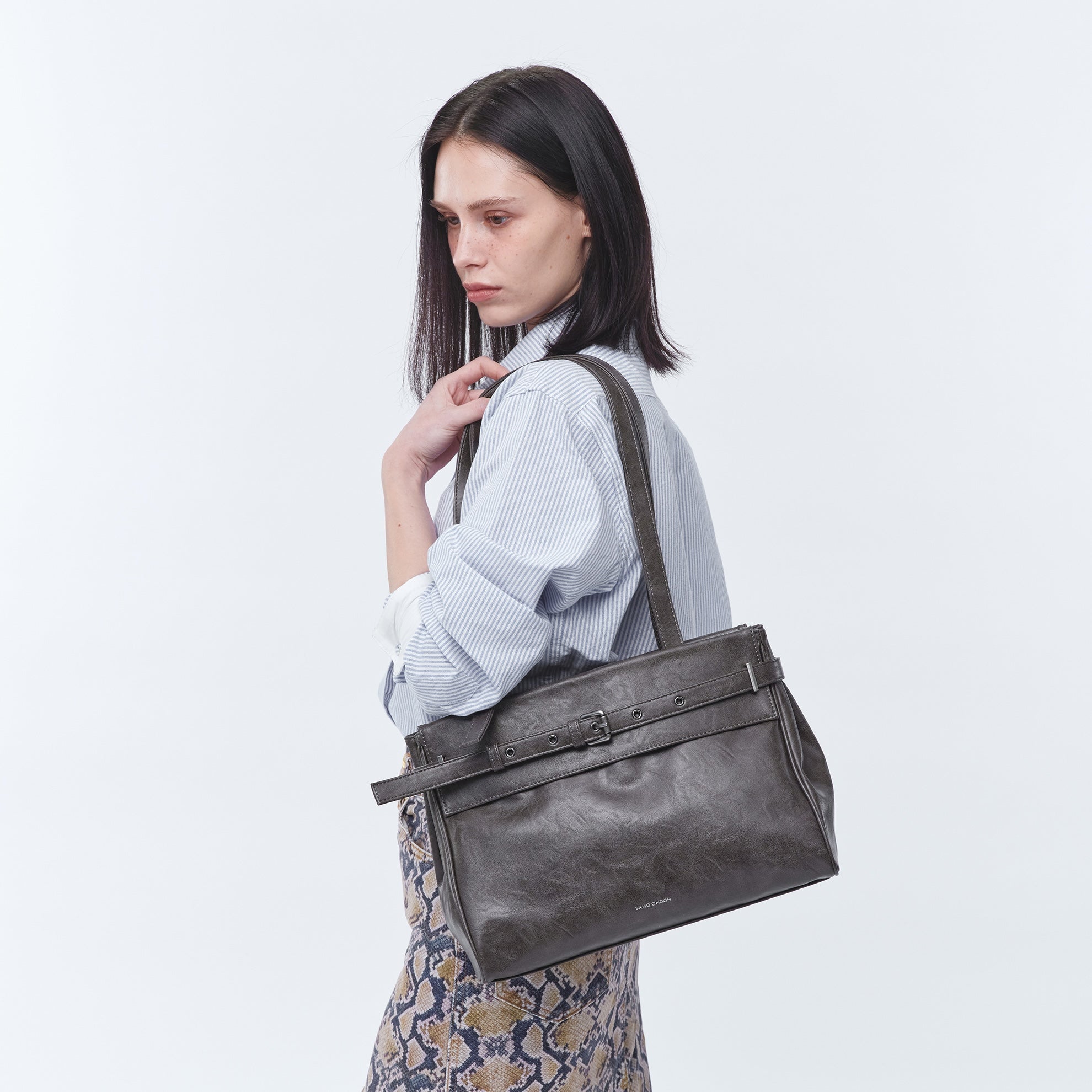 belt flap bag M baked gray
