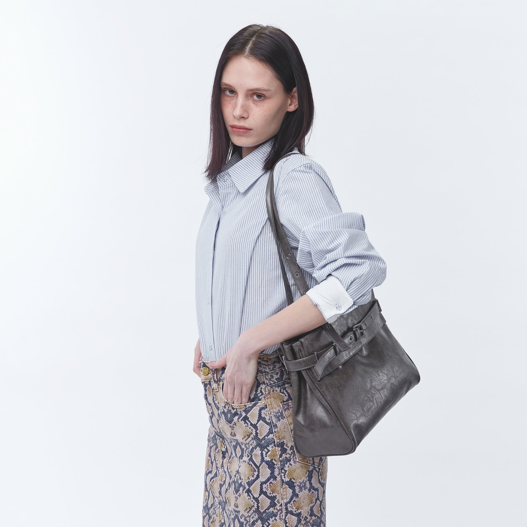 belt flap bag M baked gray