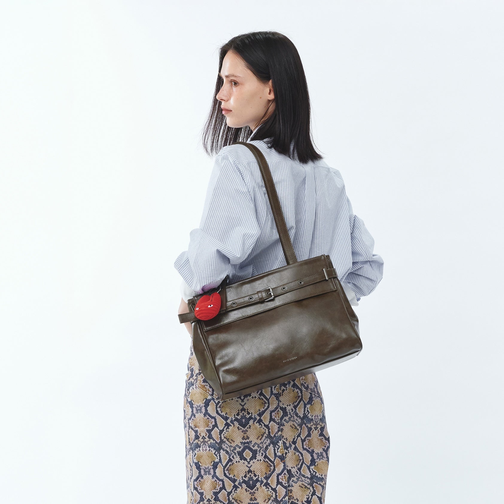 belt flap bag M vampire coffeemilk