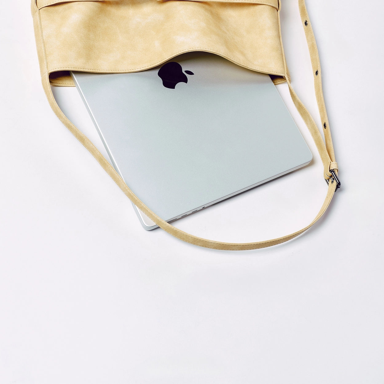 belt bucket bag M brushed pink