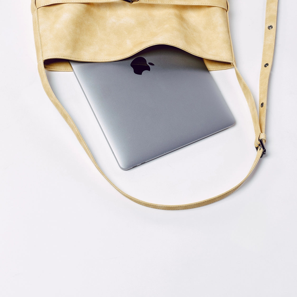 belt bucket bag M brushed pink