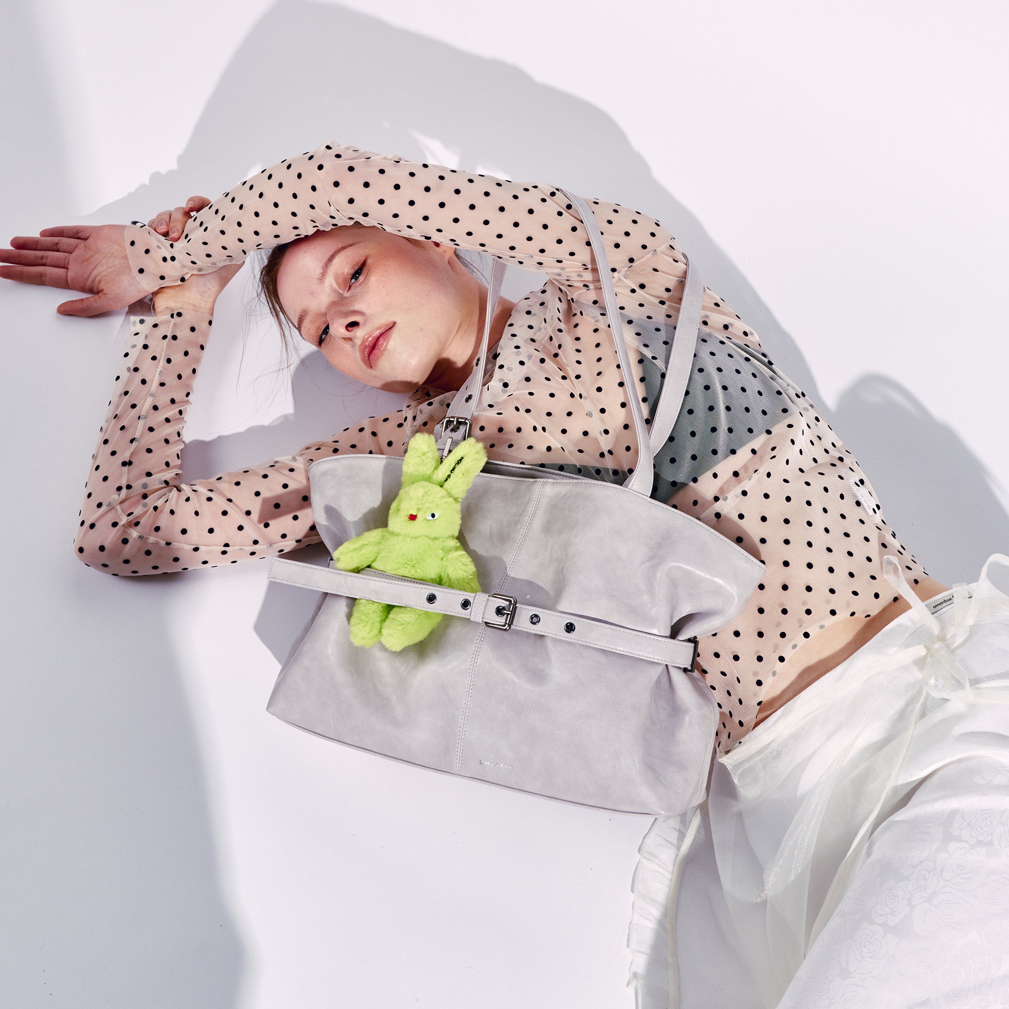 le belt bag L baked powder