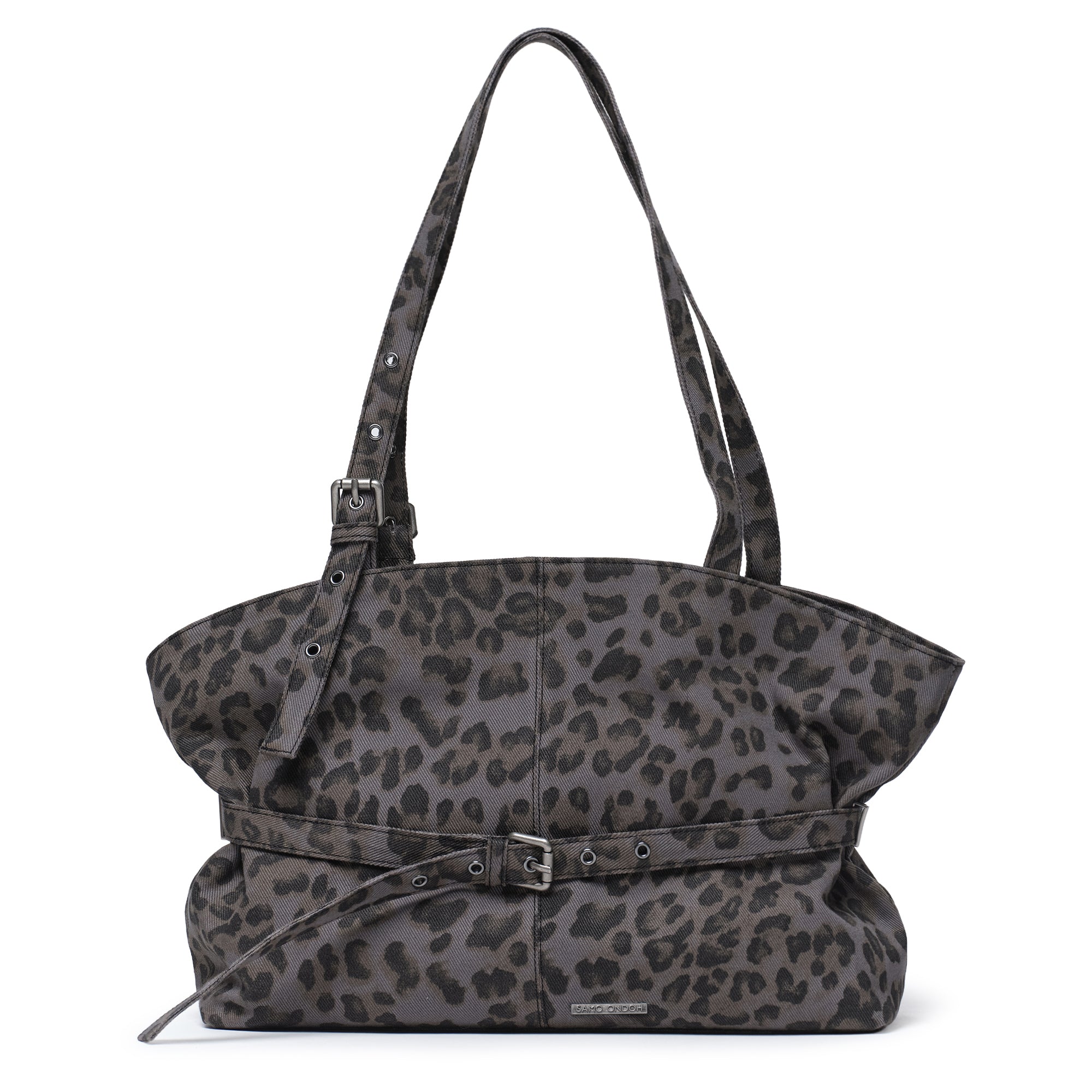 (restock Aug 24) le belt bag L leopard noir