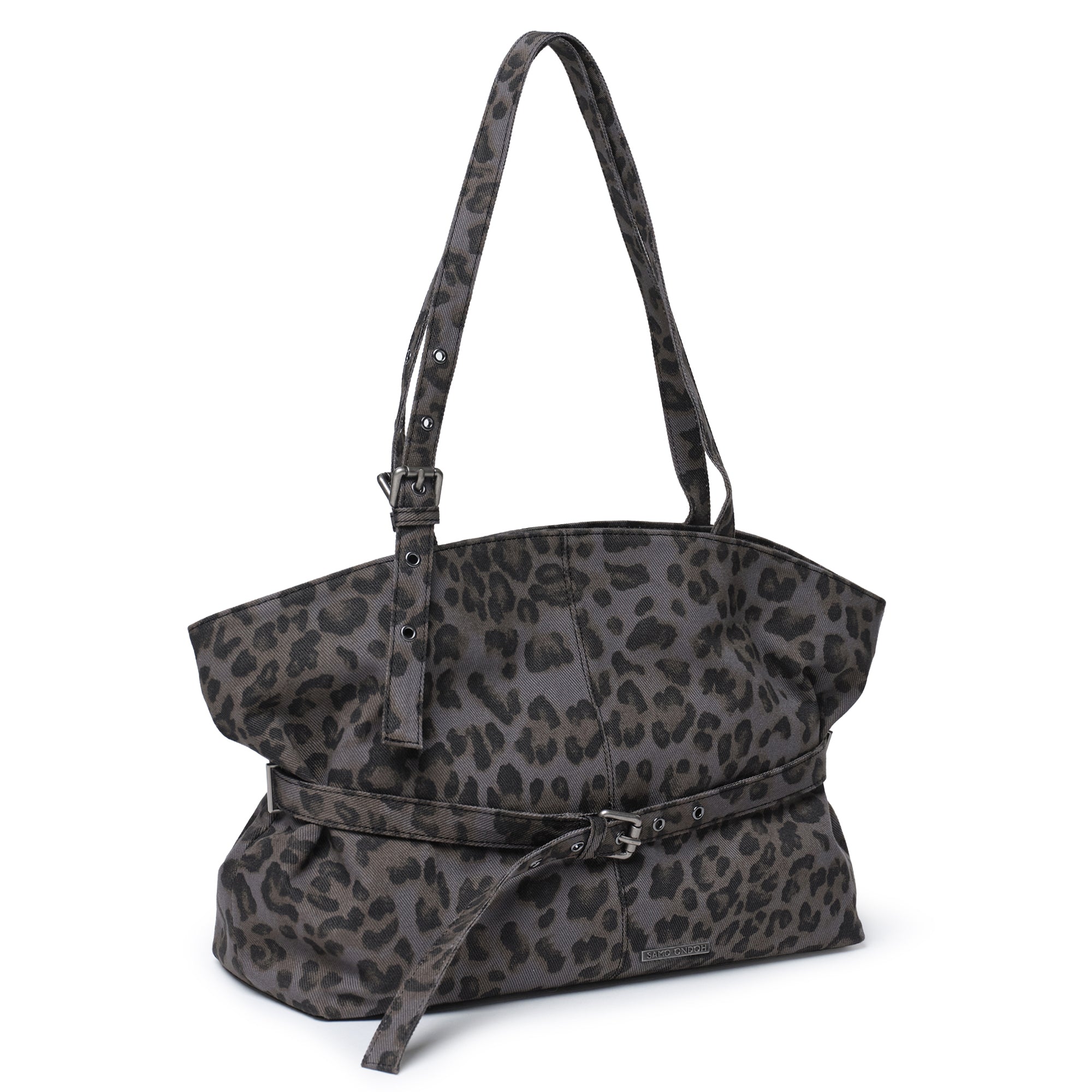 (restock Aug 24) le belt bag L leopard noir