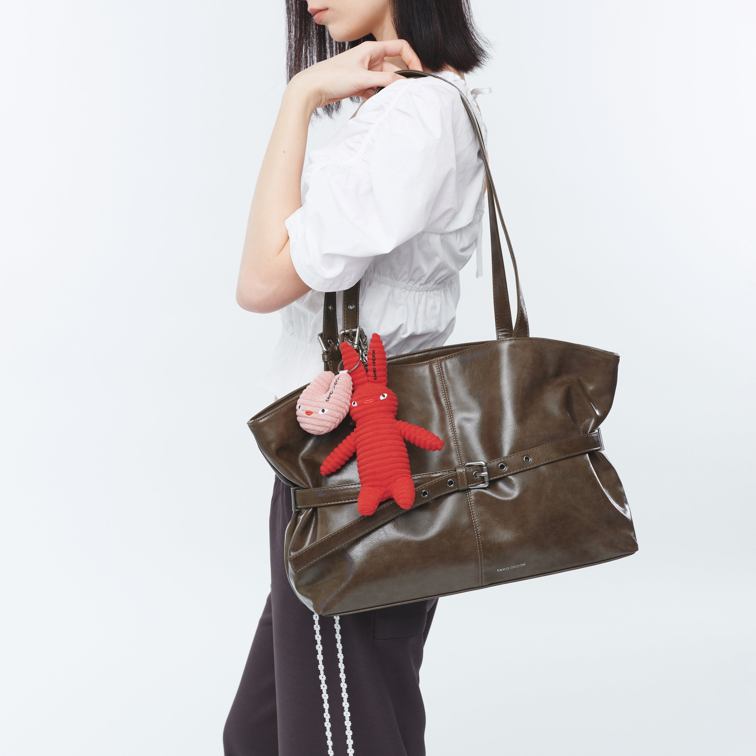 le belt bag L vampire coffeemilk