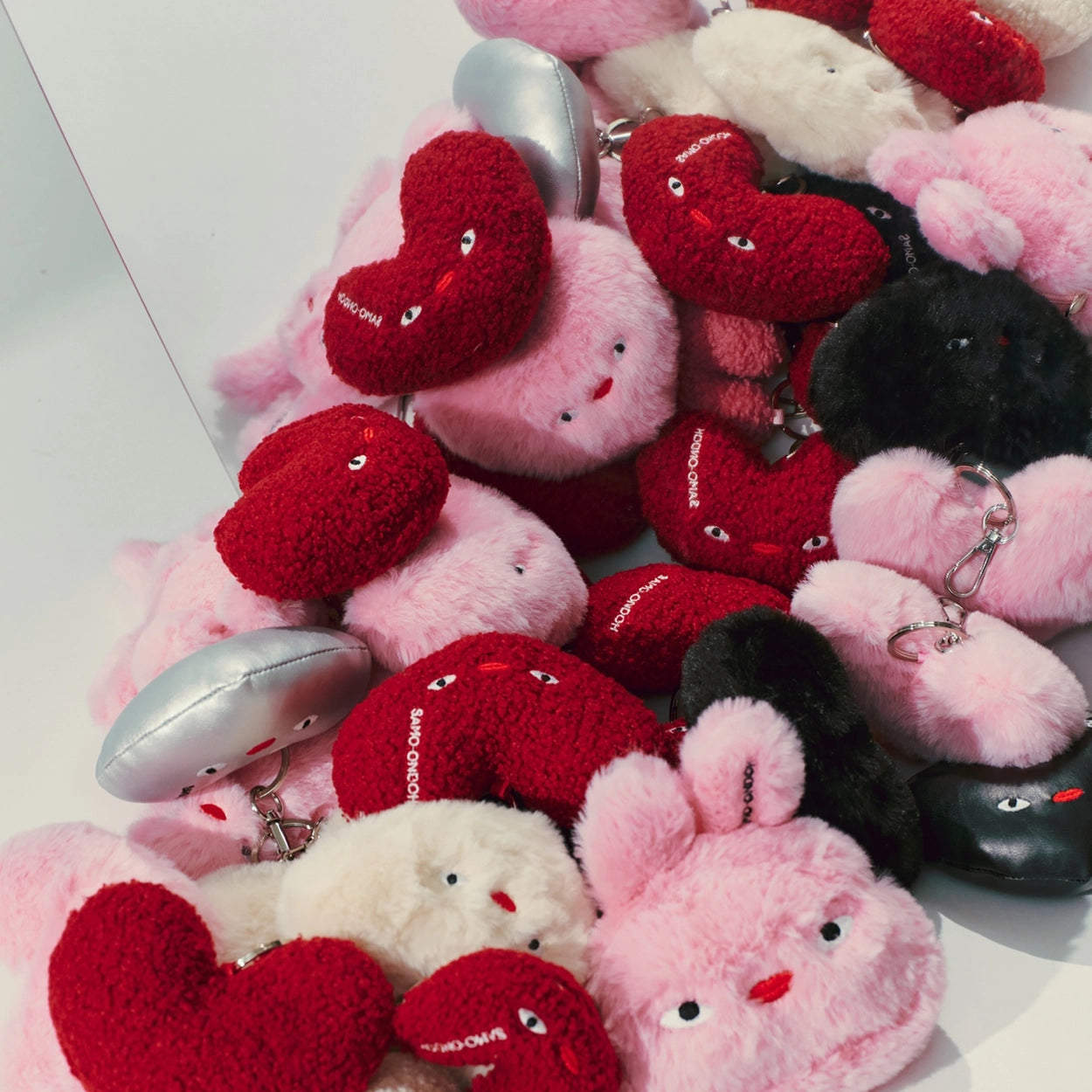 loveyom keychain eco fur pink