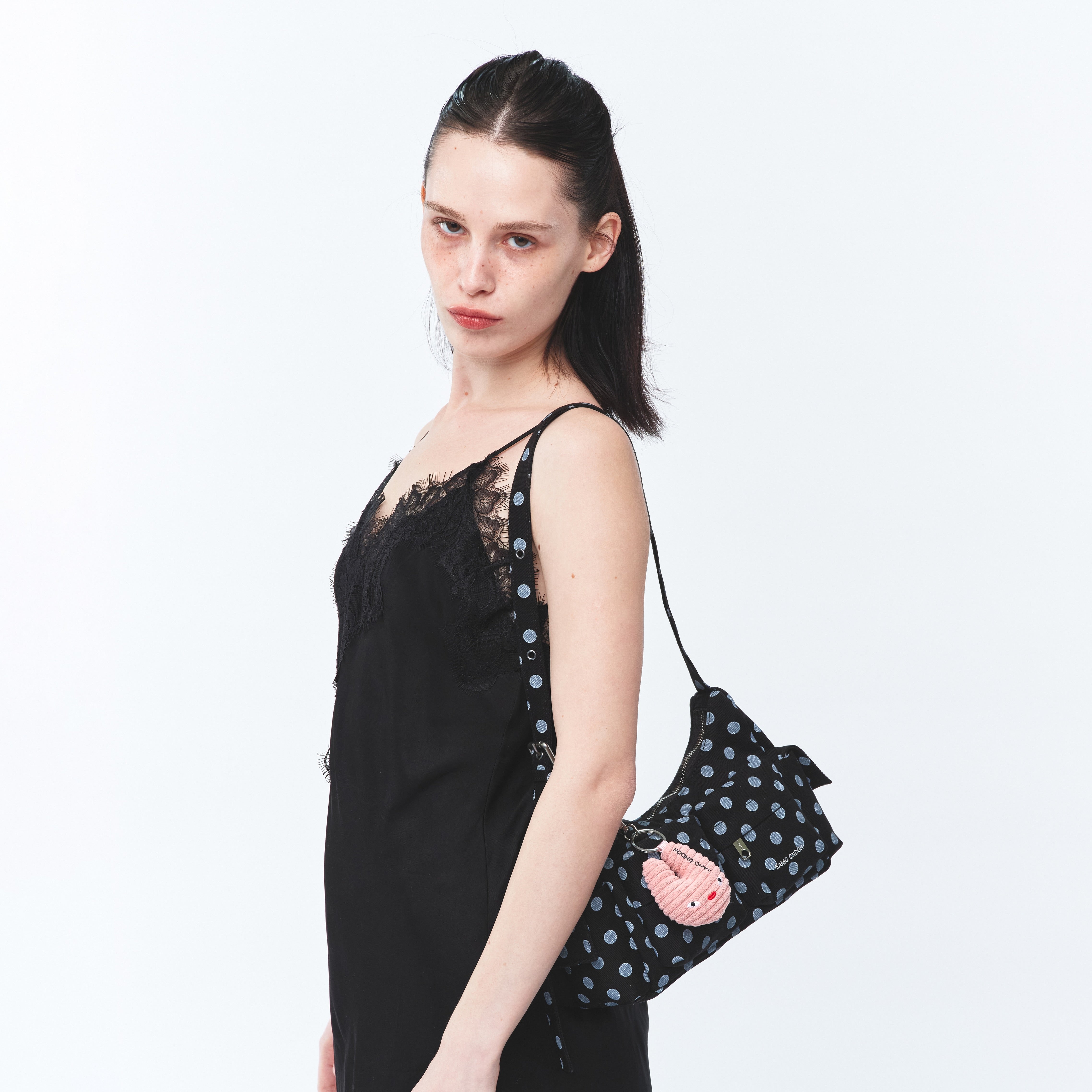 pocket mug bag M dot black