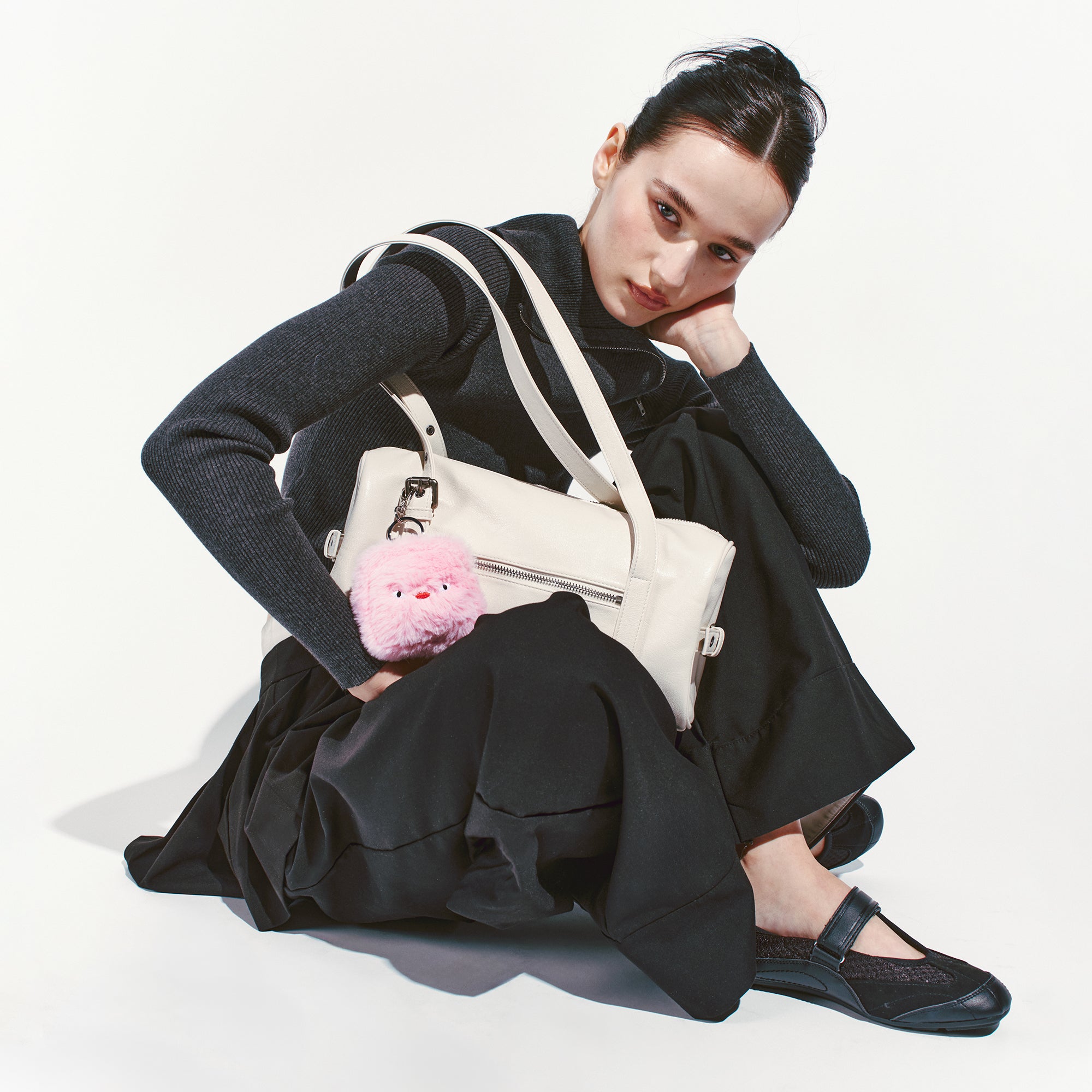 museum bag M goat cream