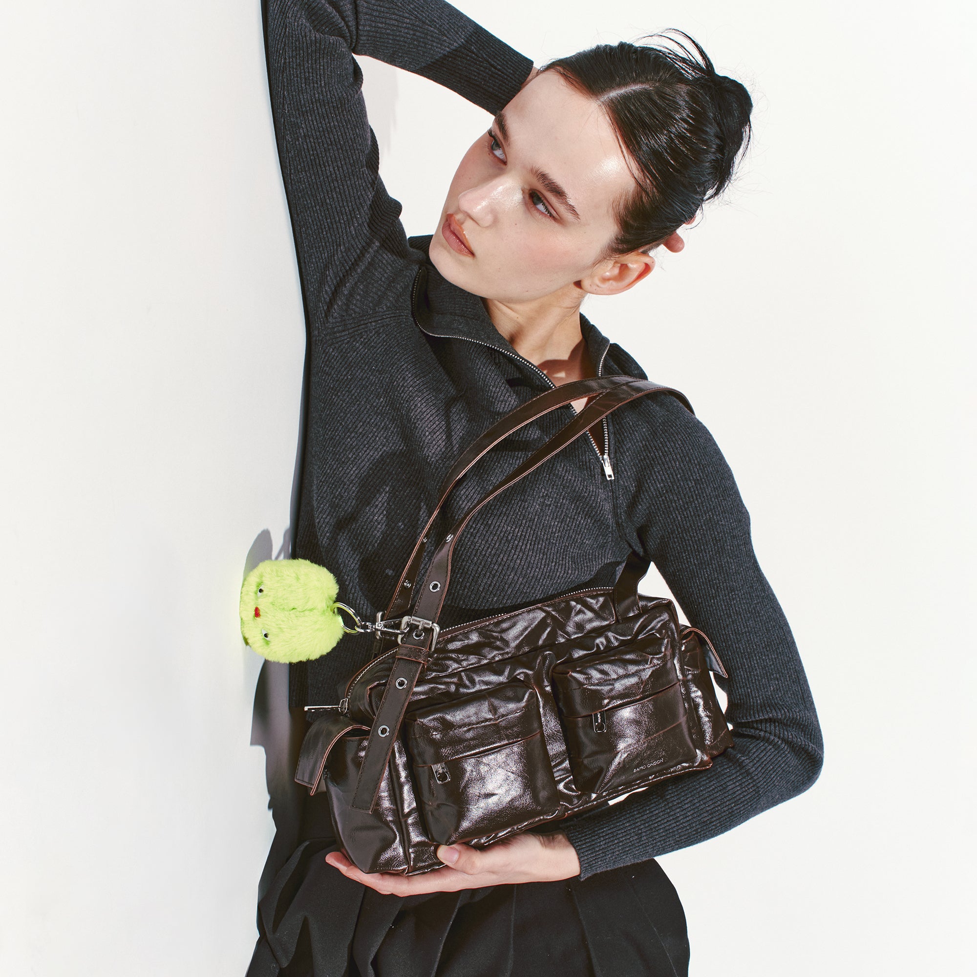 pocket utility bag M origami chocolate