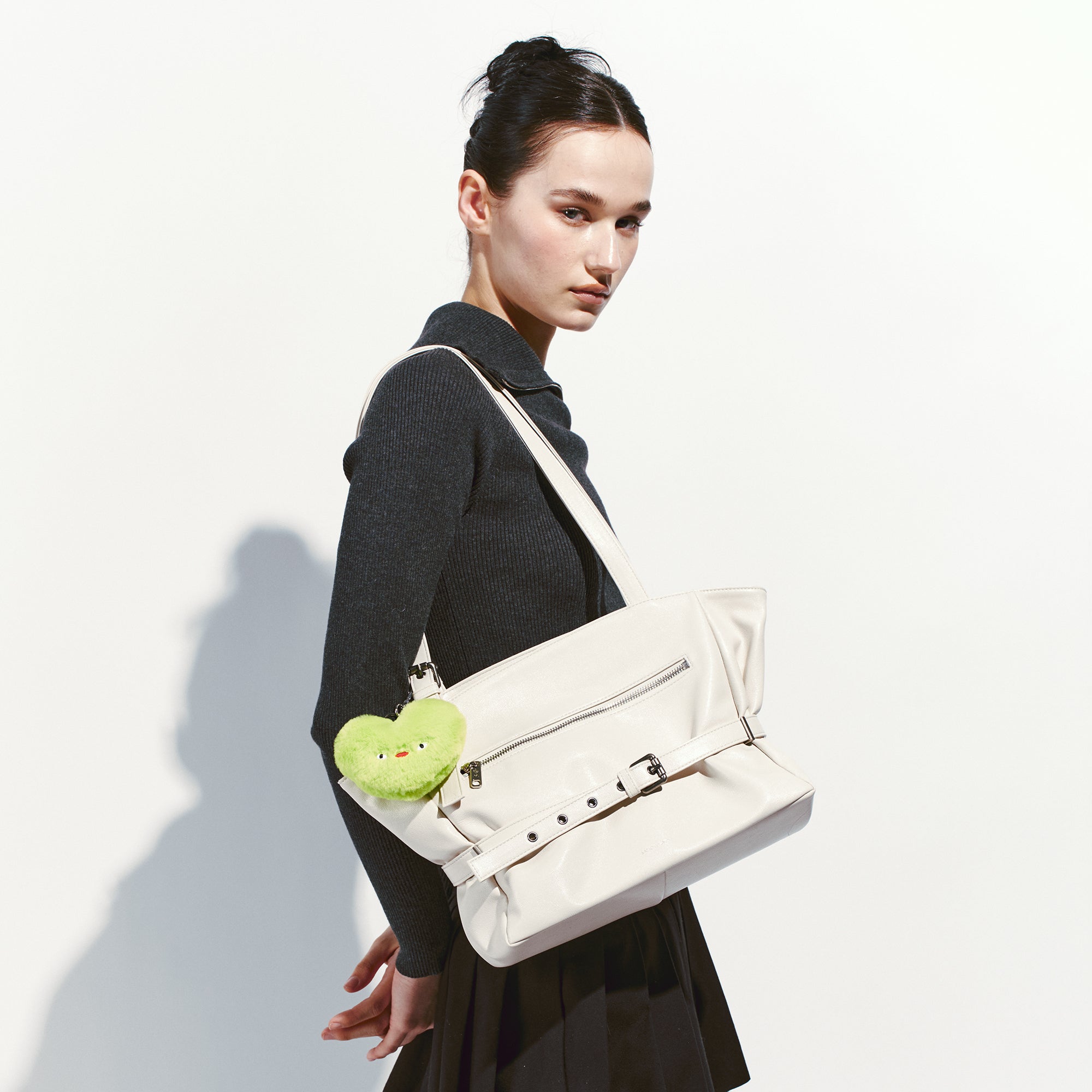 corset bag M goat cream