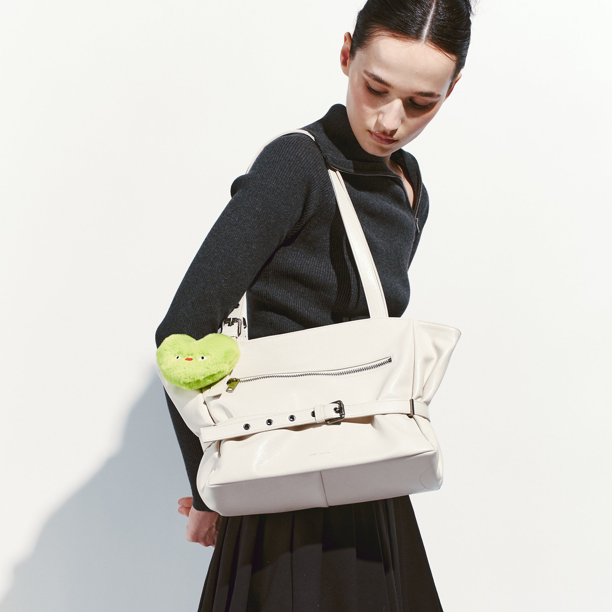 corset bag M goat cream