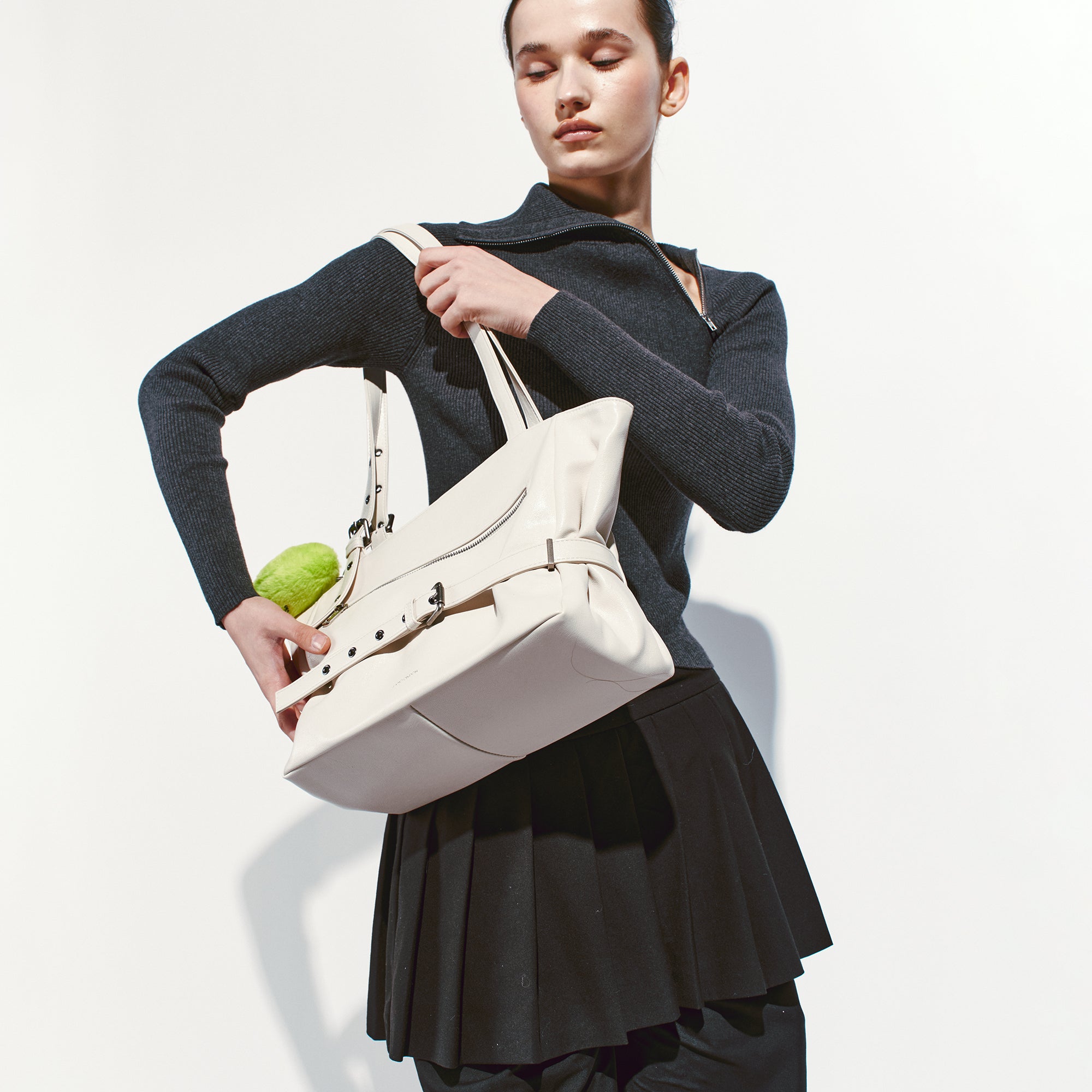 corset bag M goat cream