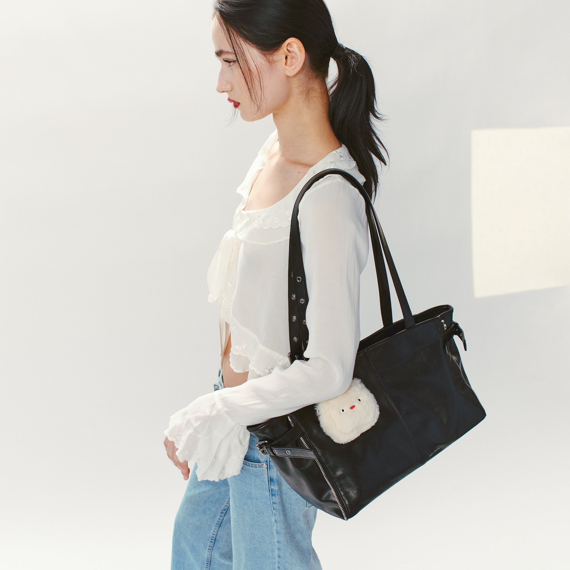 zipper shopper bag M goat black