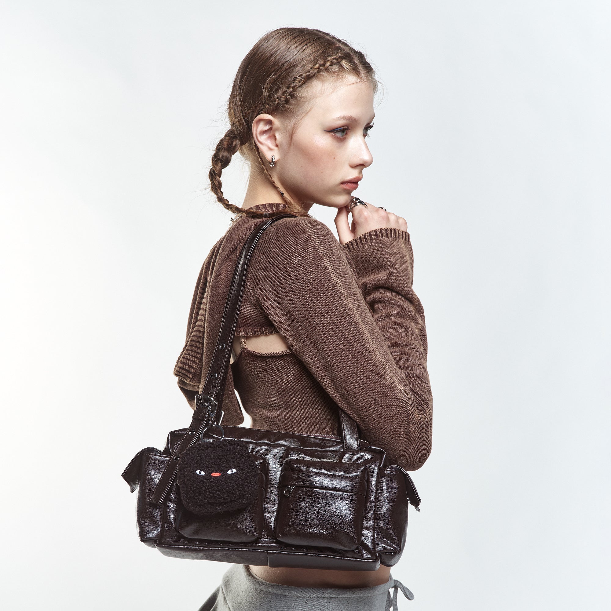 pocket utility bag M goat chocolate