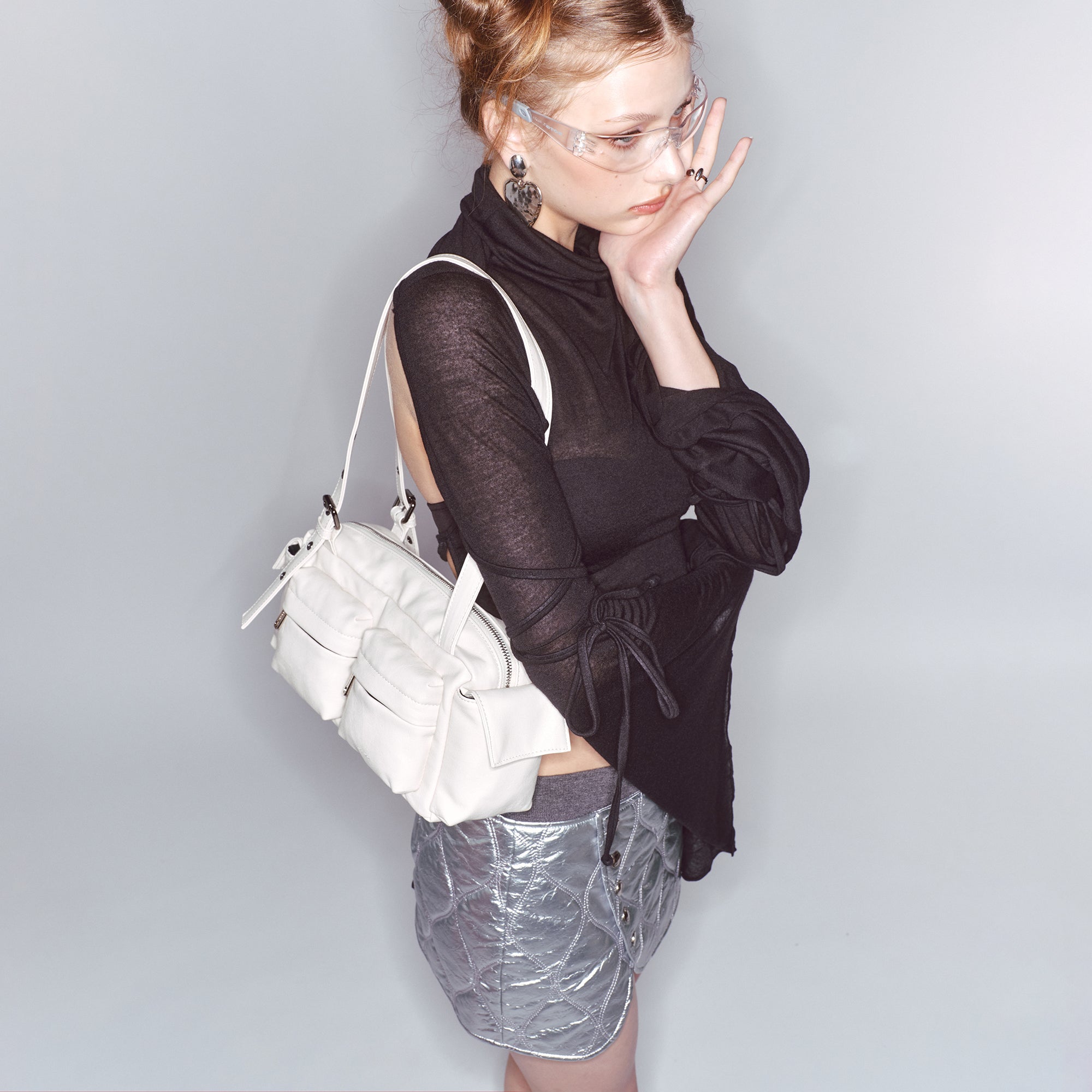 pocket utility bag M goat cream