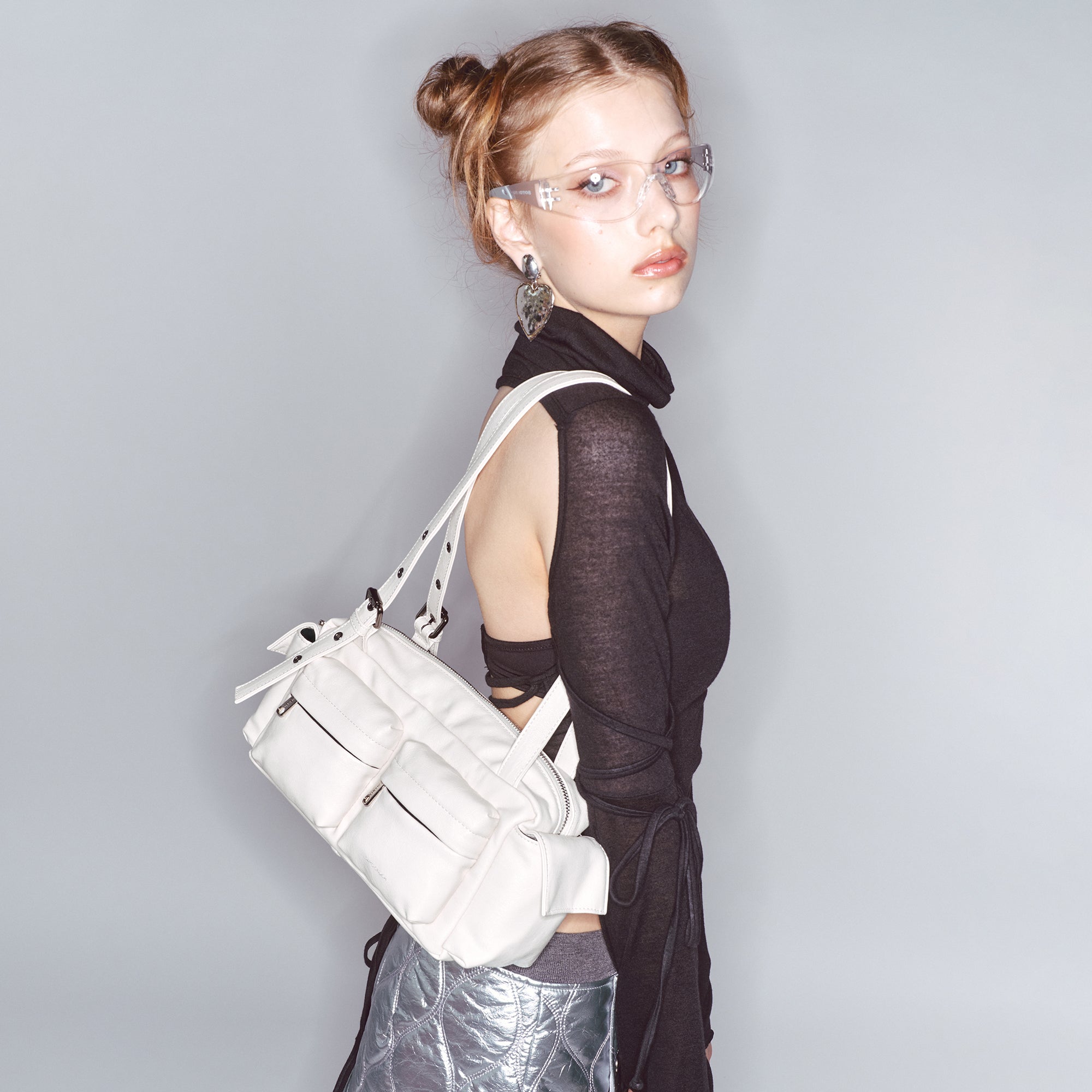 pocket utility bag M goat cream