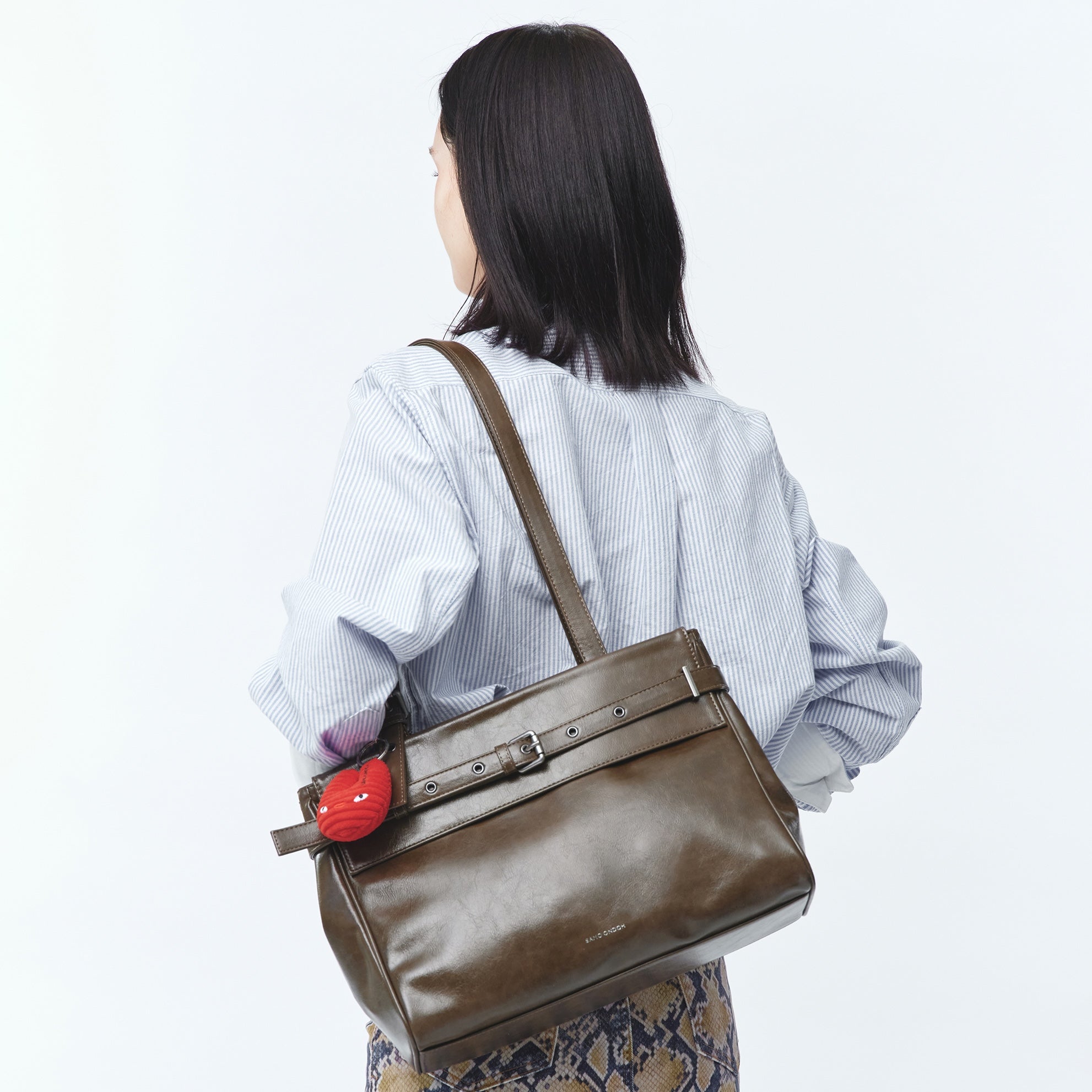 belt flap bag M vampire coffeemilk