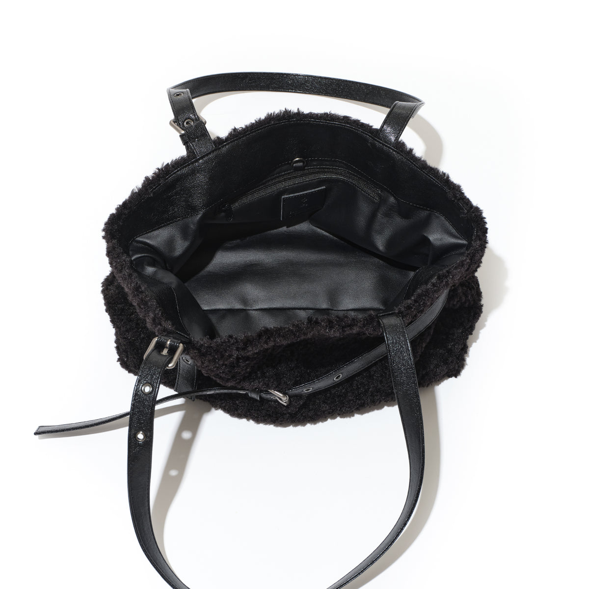 le belt bag M eco shearling	DHL black